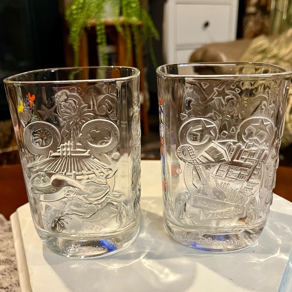 Pair of Vintage Walt Disney World Celebration Cups from 2000 - Picture 6 of 10